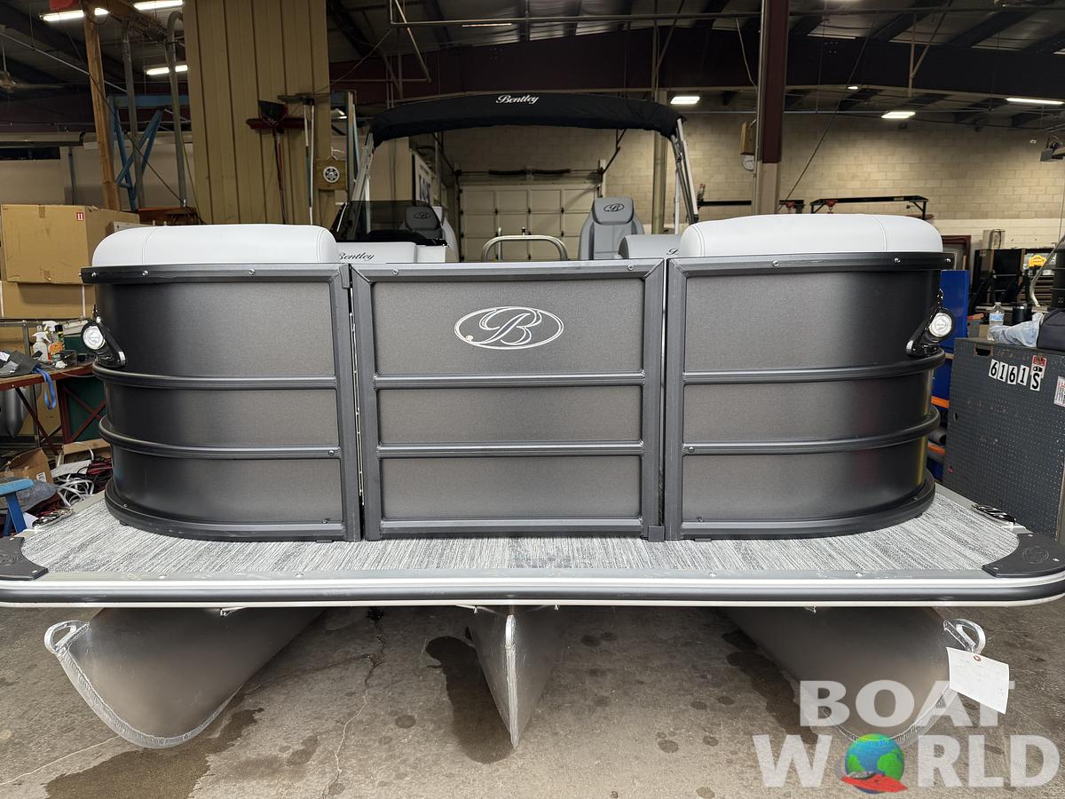 2026 Bentley Pontoons Legacy 223 Navigator Quad Lounge Tritoon 