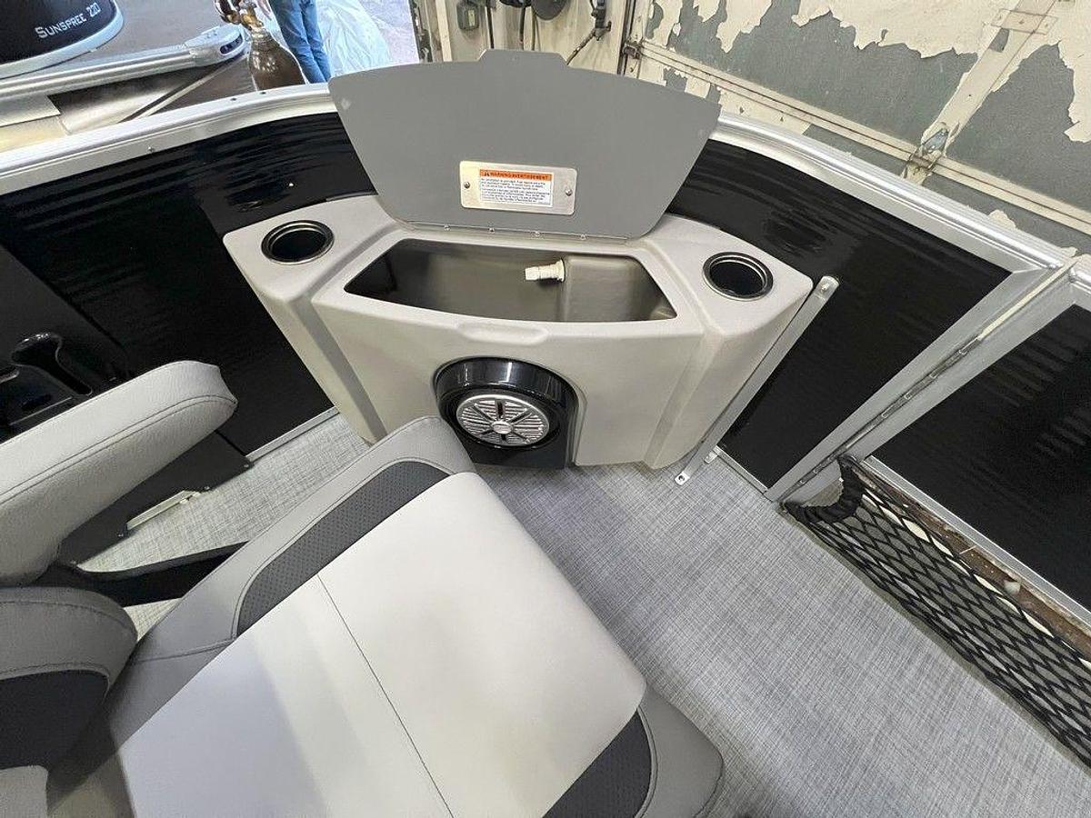 2025 Princecraft 21 Sportfisher 4-S Quad Fish Pontoon & Mercury 4-Stroke EFI