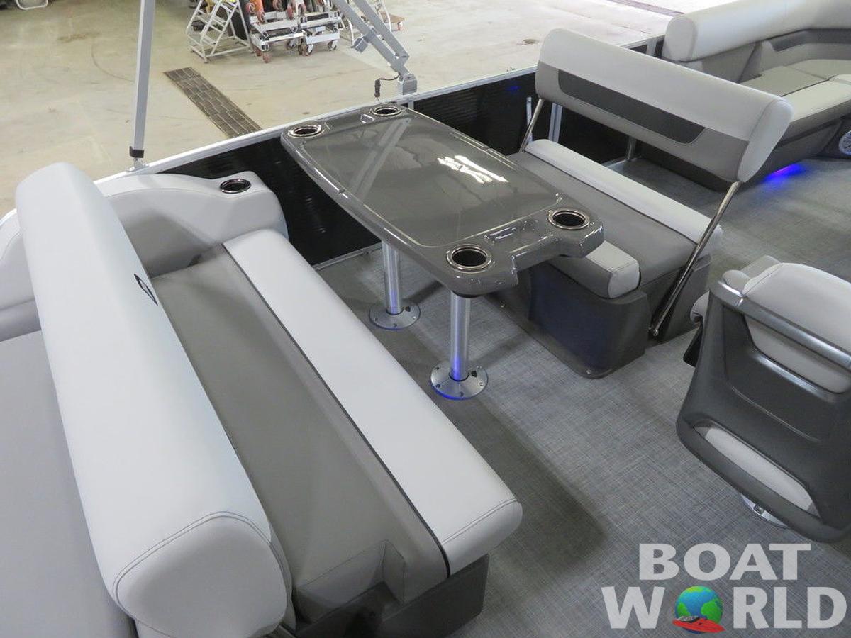 2025 Princecraft Vectra 21 RL Dinette Swingback Pontoon & Mercury 4-Stroke EFI