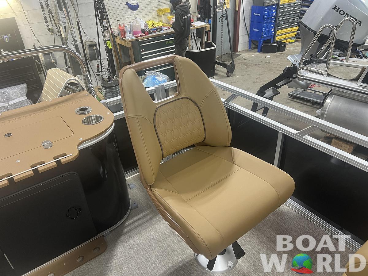 2026 Tahoe Pontoons Sport 2385 Center Console Fish Tritoon