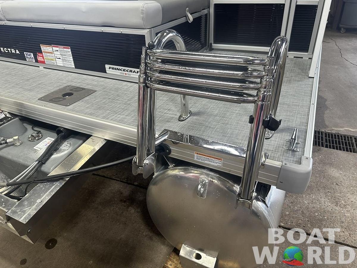 2025 Princecraft Vectra 21 RL Lounge Swingback & Mercury 4-Stroke EFI