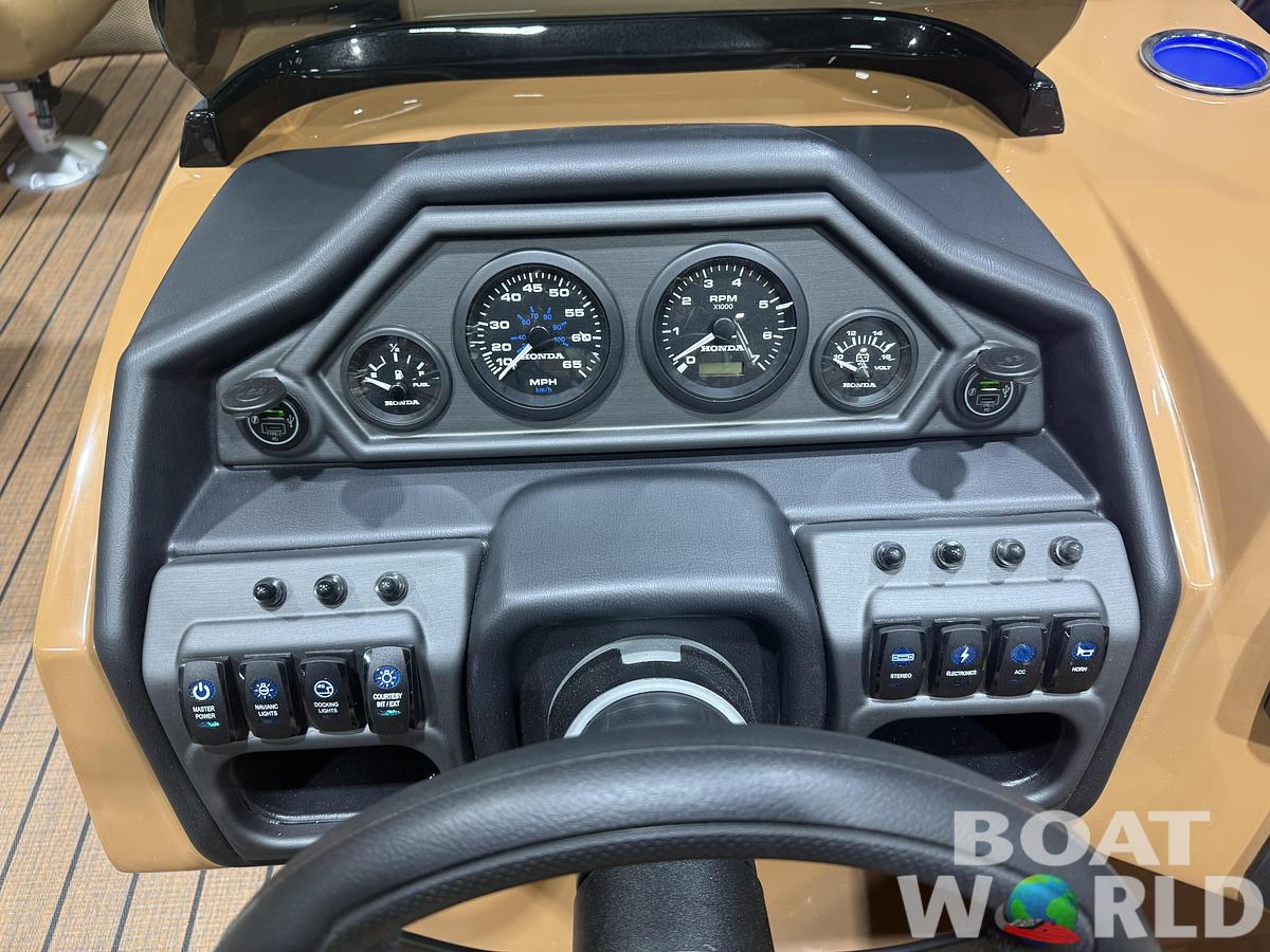 2026 Bentley Pontoons Legacy 220 Navigator DL Quad Lounge 