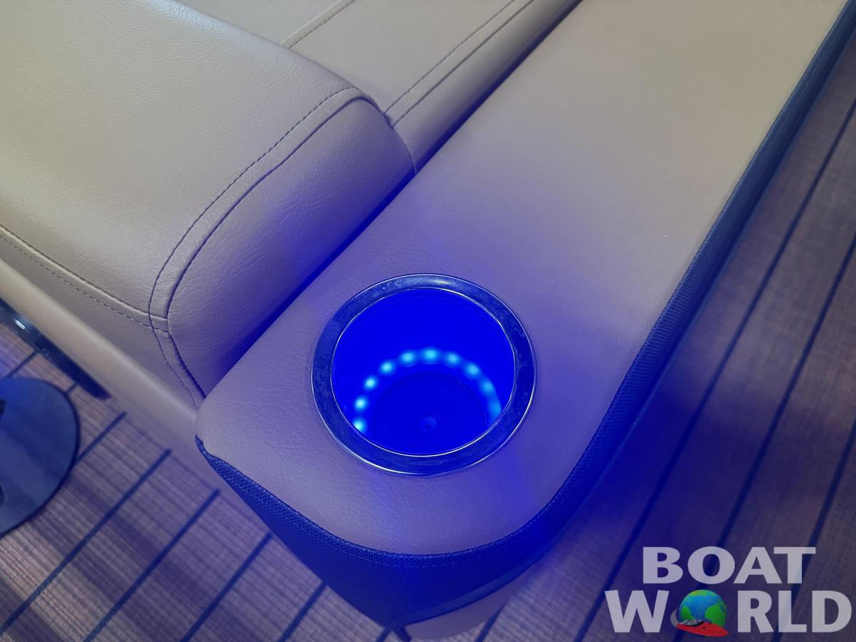 2026 Bentley Pontoons Elite 223 Swingback Tritoon