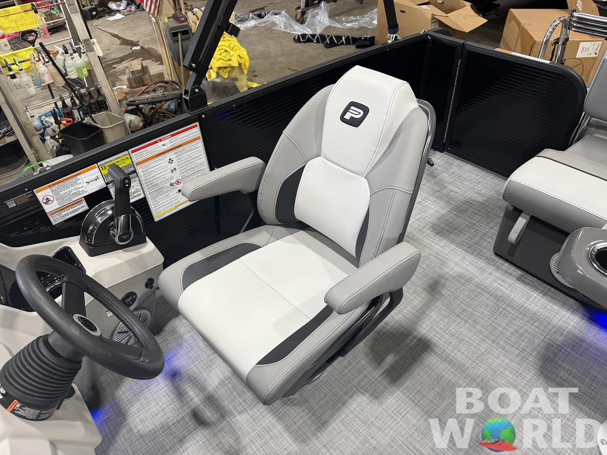 2026 Princecraft Vectra 23 RL SS Swingback Tritoon $43995