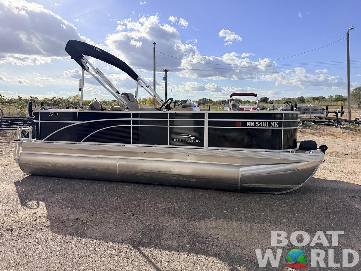 Used 2023 Bennington S20 F & 70HP Suzuki 4Stroke -$27,995