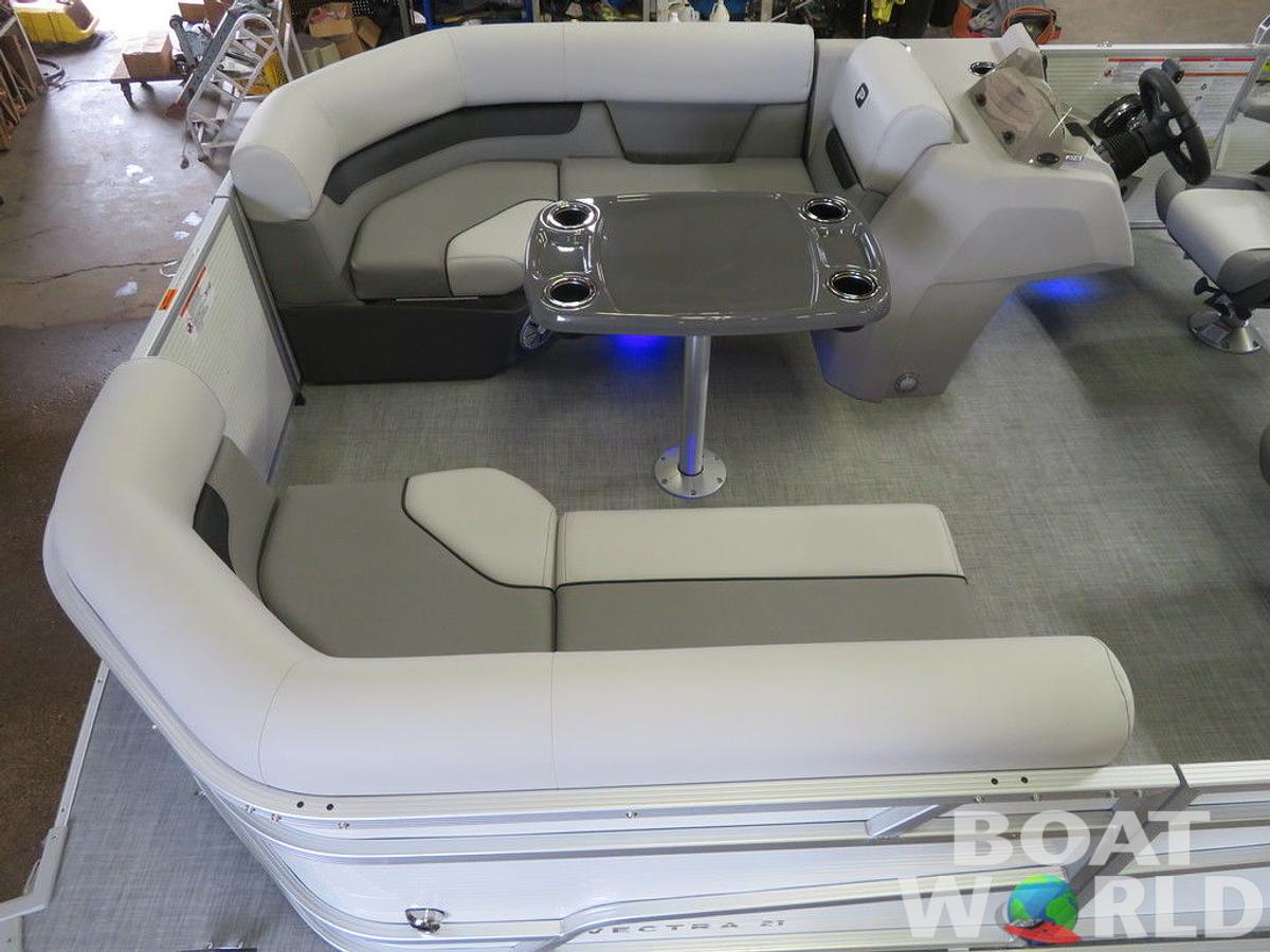 2025 Princecraft Vectra 21 RL Swingback SS Pontoon & Mercury 4-Stroke EFI