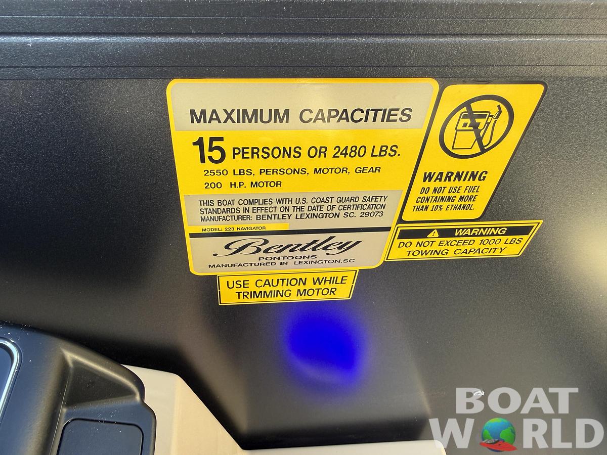 2026 Bentley Pontoons Legacy 223 Navigator DL Quad Lounge Tritoon & Honda 4-Stroke EFI