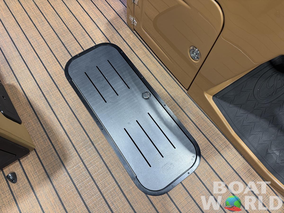 2026 Bentley Pontoons Elite 223 Swingback Tritoon