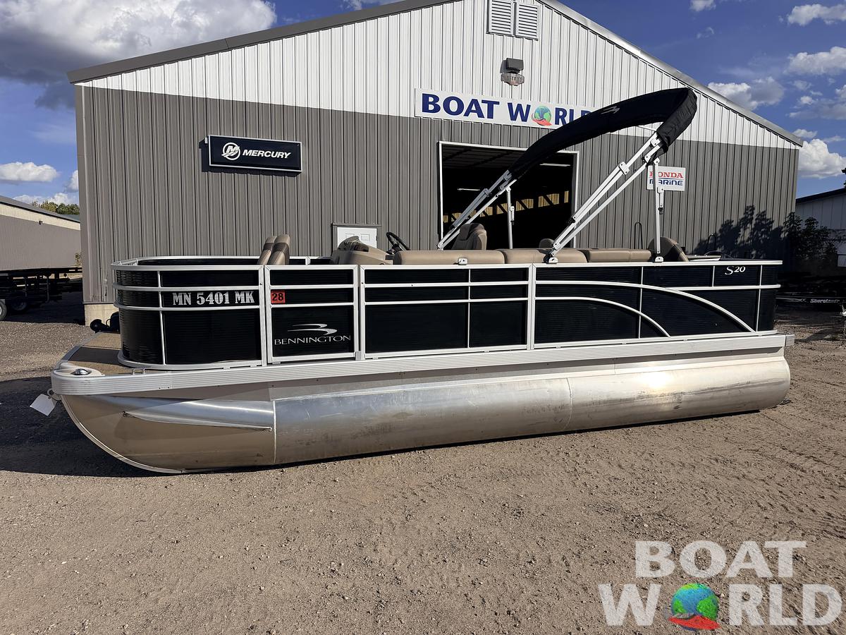 Used 2023 Bennington S20 F & 70HP Suzuki 4Stroke -$27,995