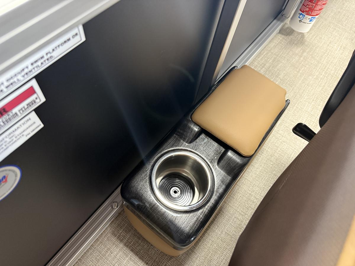 2026 Tahoe Pontoons Sport 2385 Swingback (VRB) & Honda 4-Stroke EFI