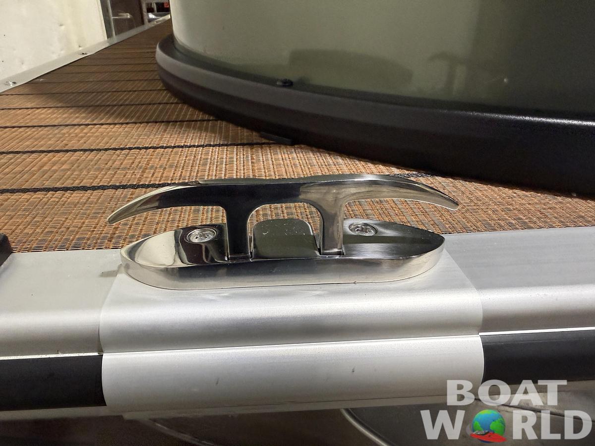 2026 Bentley Pontoons Legacy 220 Navigator DL Quad Lounge 