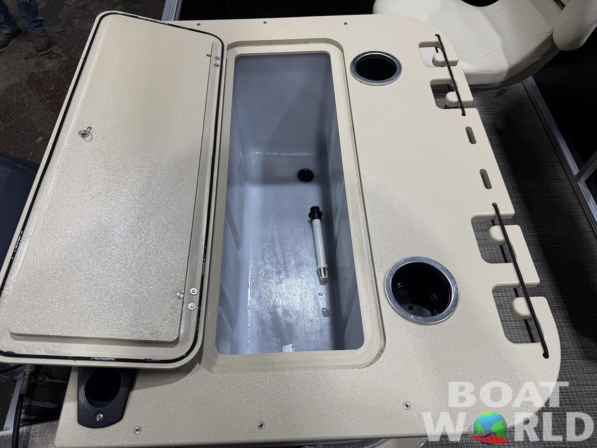 Used 2017 Sylvan 820 Fish & Cruise Pontoon