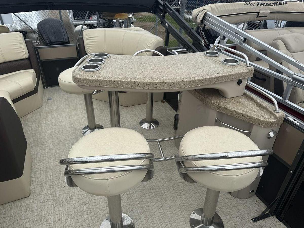 Used 2018 Misty Harbor Boats Skye SR S-2385SE Pontoon