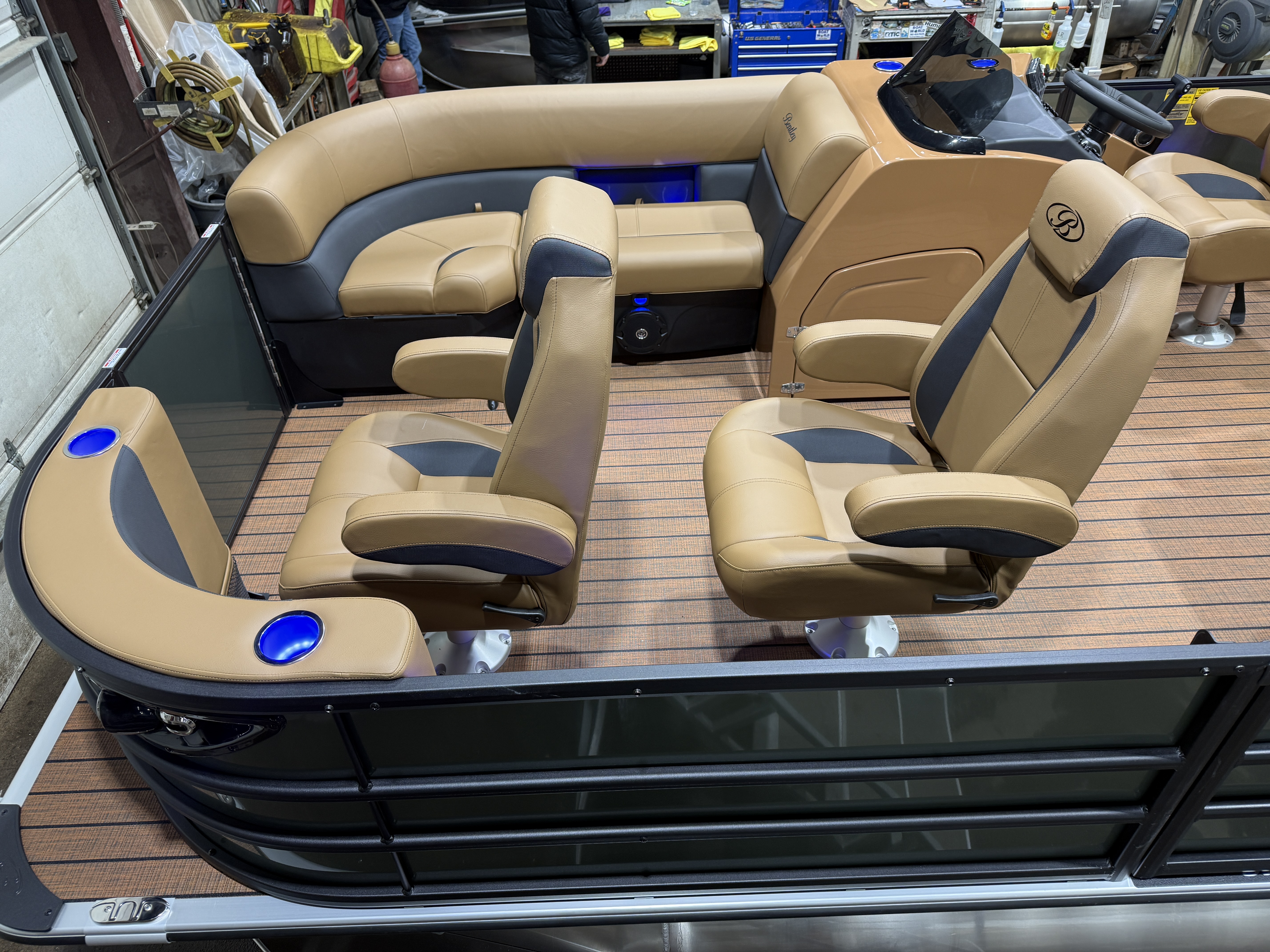 2026 Bentley Legacy 223 Navigator DL Quad Lounge Tritoon $51995