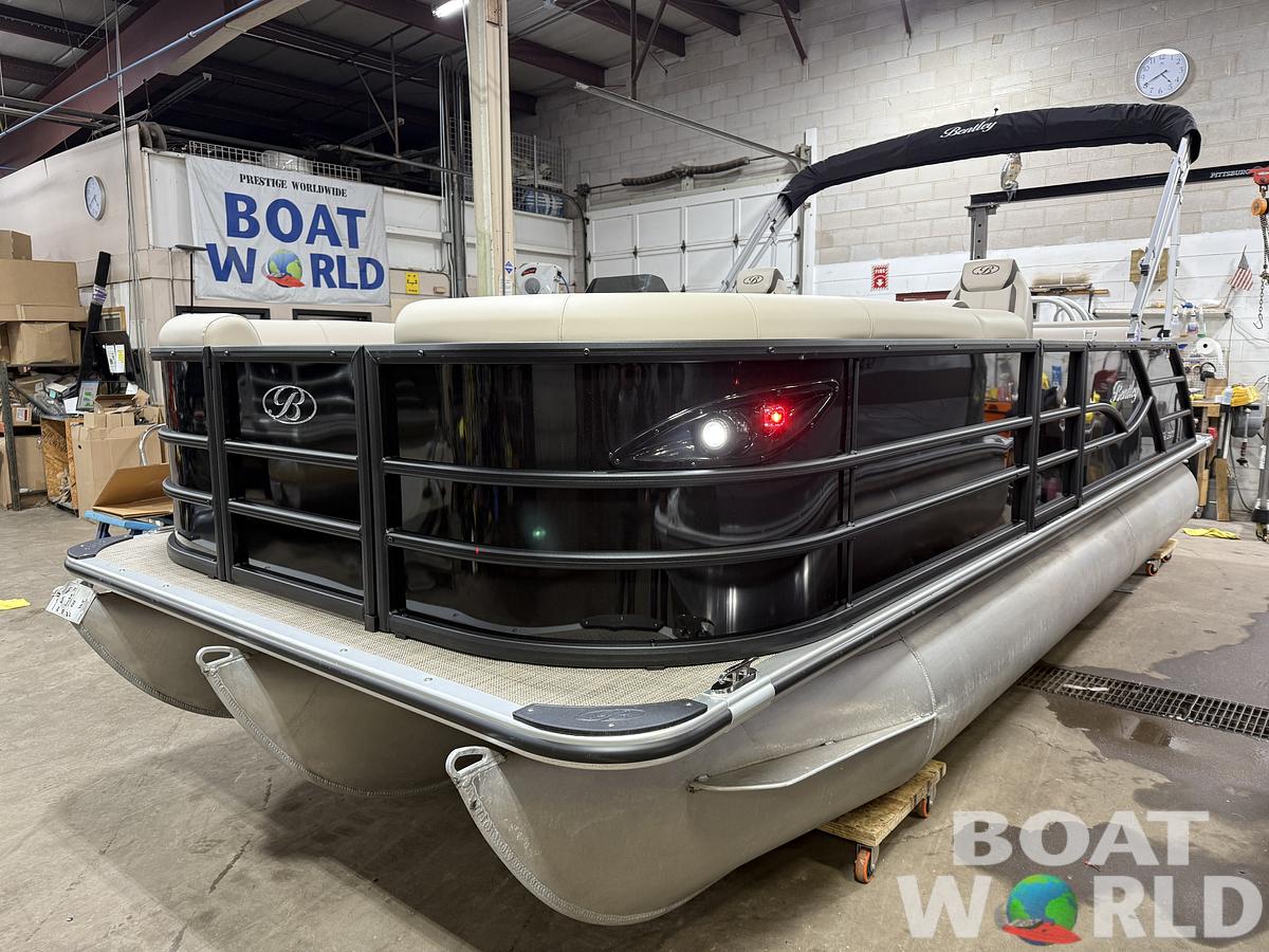2025 Bentley Pontoons Legacy 223 Swingback Tritoon & Honda 4-Stroke EFI