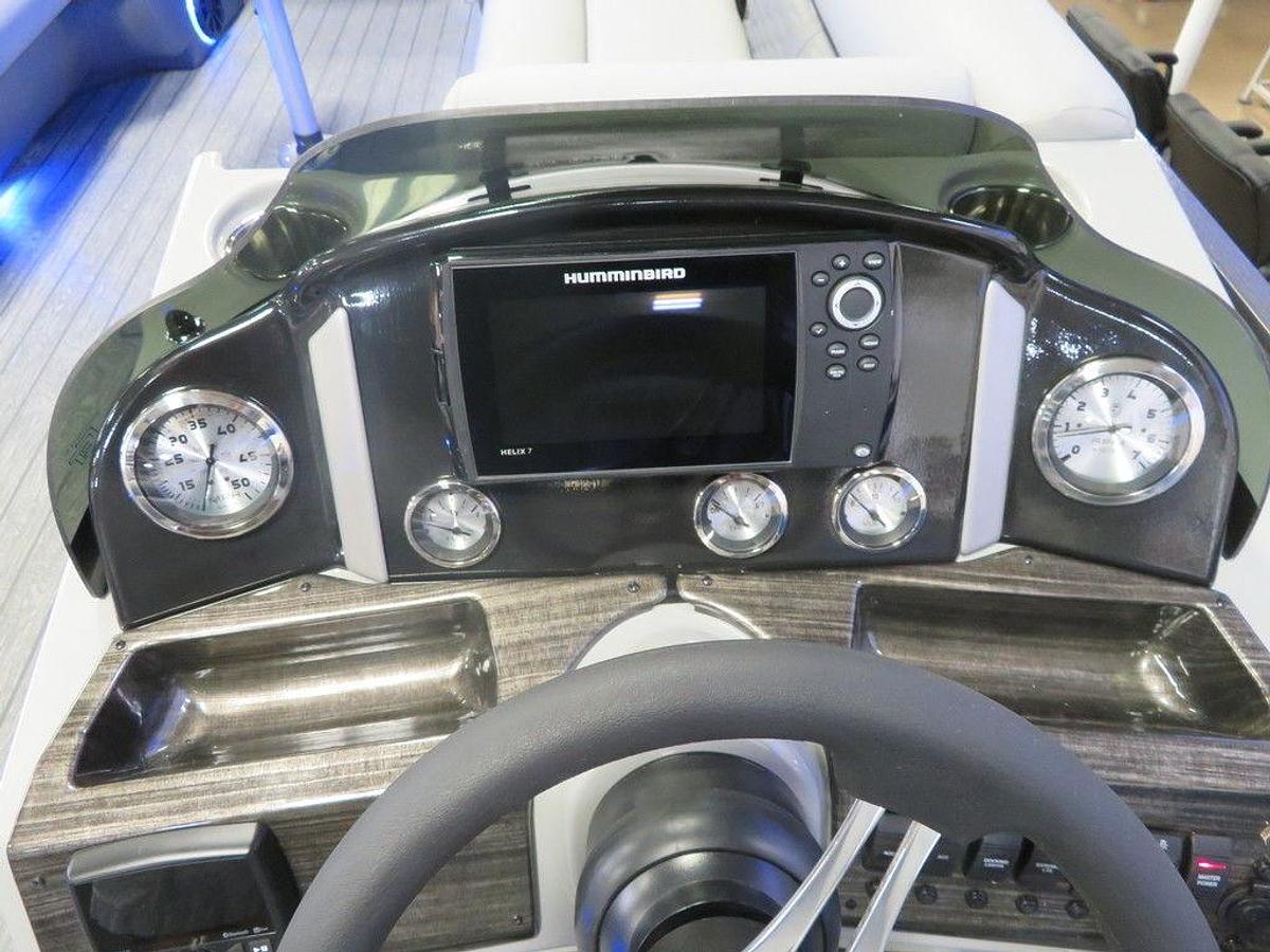 2023 Montego Bay ST8524 Swingback Tritoon Deluxe Pontoon & Honda 200HP 4-Stroke EFI