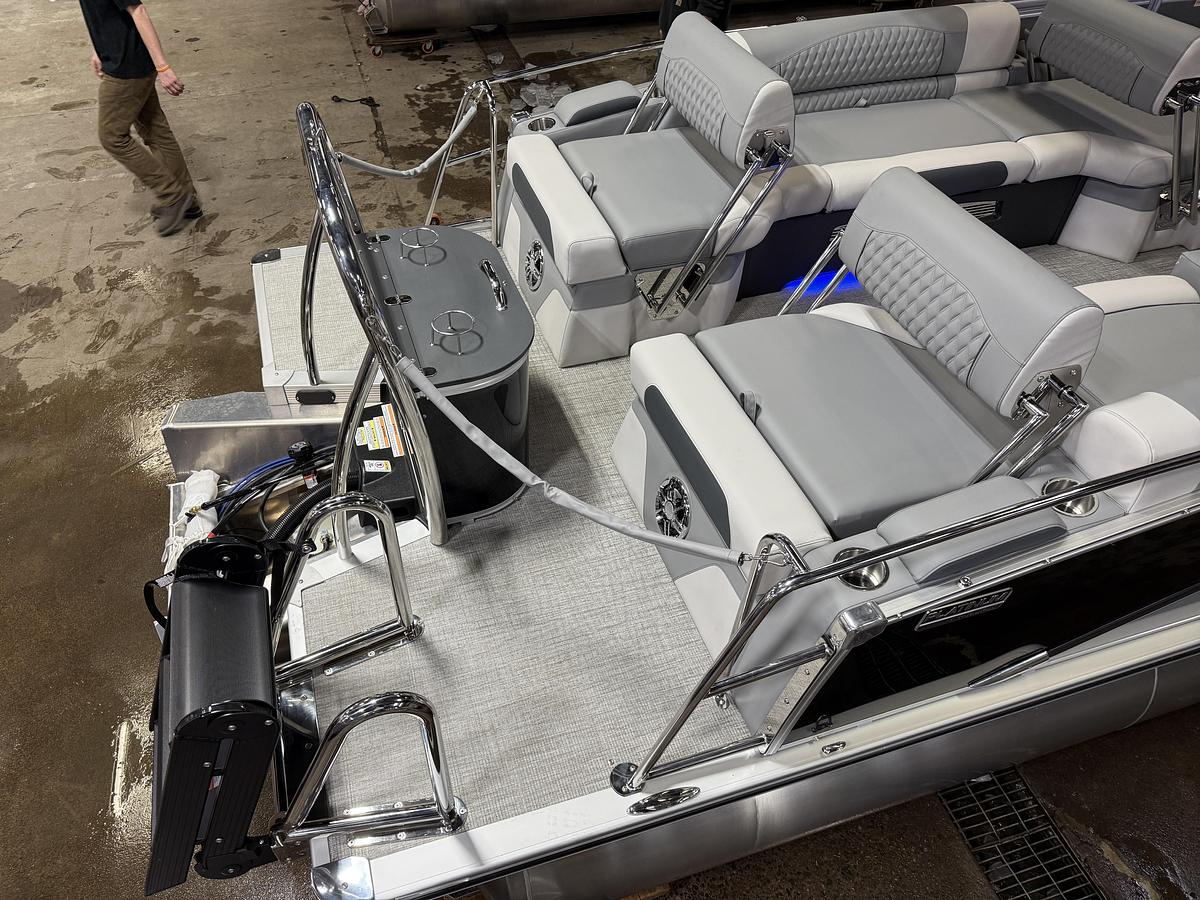 2025 Tahoe Pontoons Cascade 2385 Quad Lounge Shift Tritoon & 225HP 4-Stroke