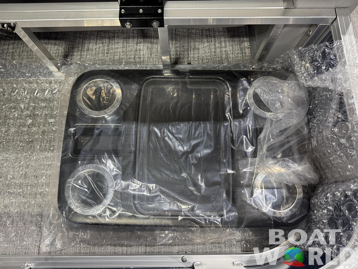 2026 Tahoe Sport 2385 Swingback (VRB) Tritoon 