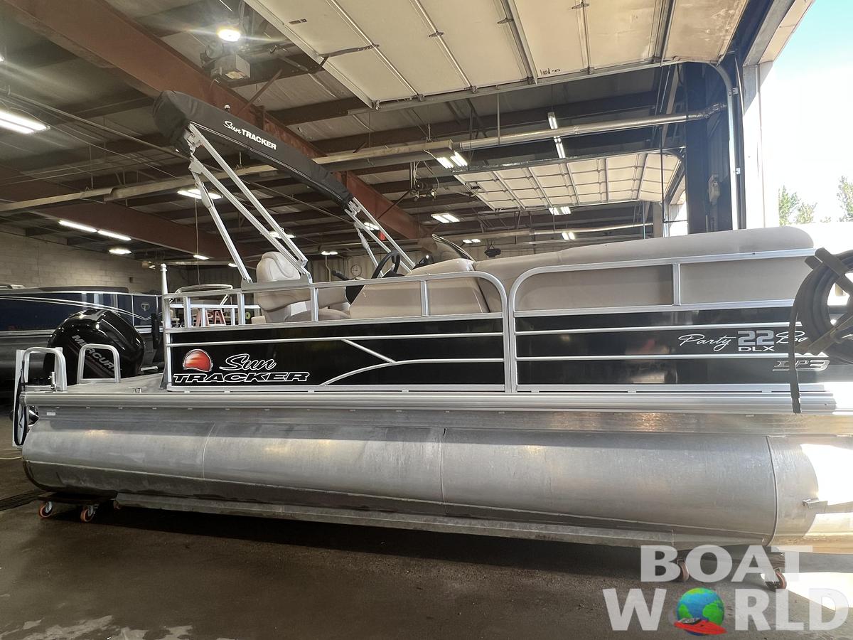 Used 2016 Sun Tracker Party Barge 22 DLX XP3 Tritoon & 150HP Mercury 4Stroke