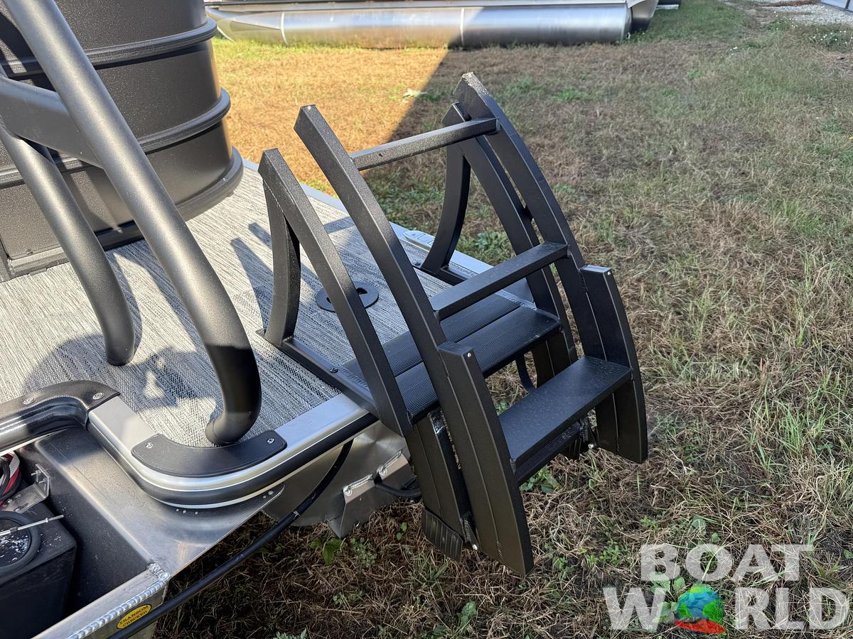 2026 Bentley Pontoons Legacy 220 Navigator Quad Lounge 