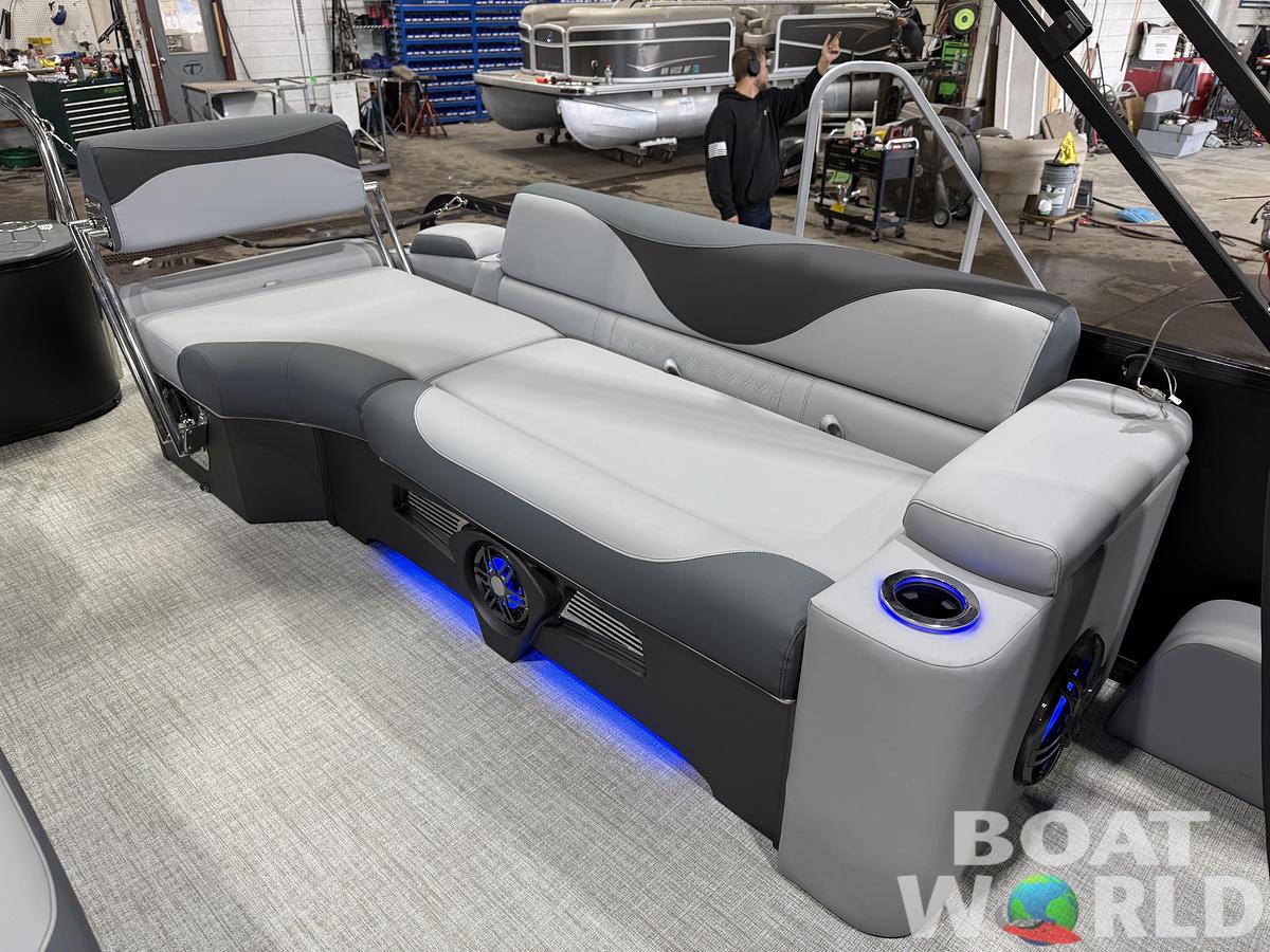 2027 Tahoe LTZ 300HP QLS 2585 Tritoon $71,995