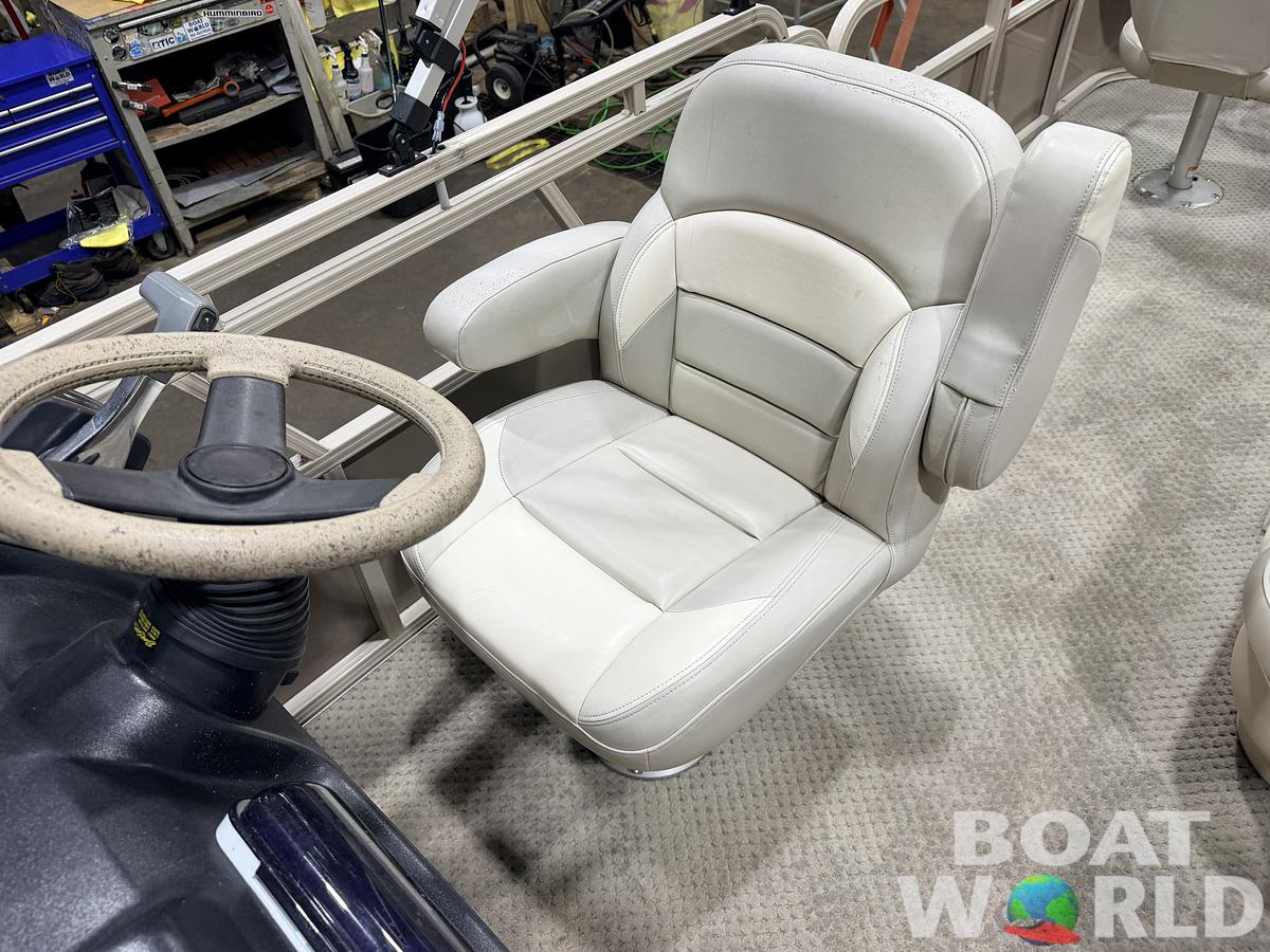 Used 2008 Sylvan Mirage 8520 Party Fish