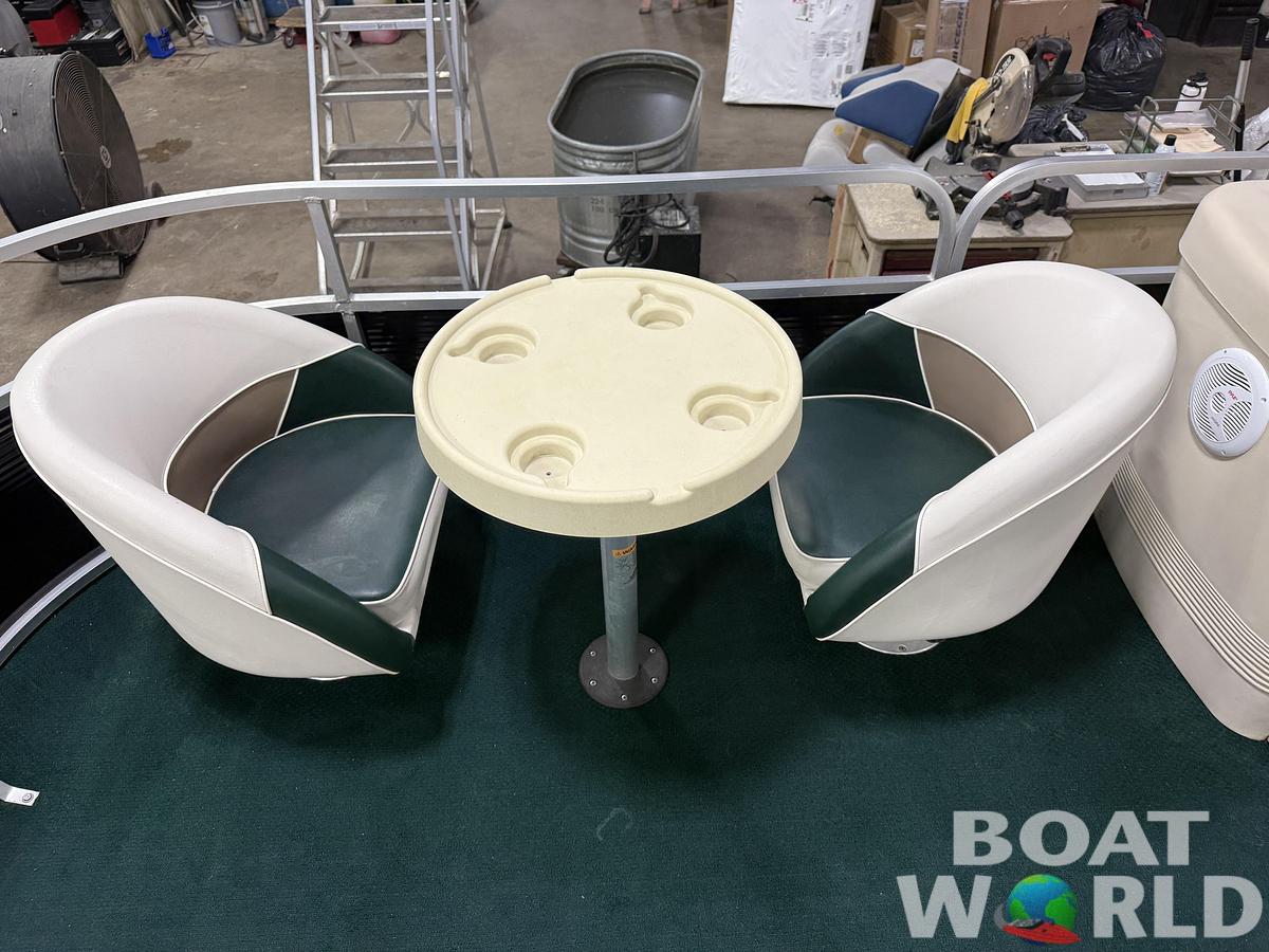 Used 2005 Leisure Island 2021 & 40HP