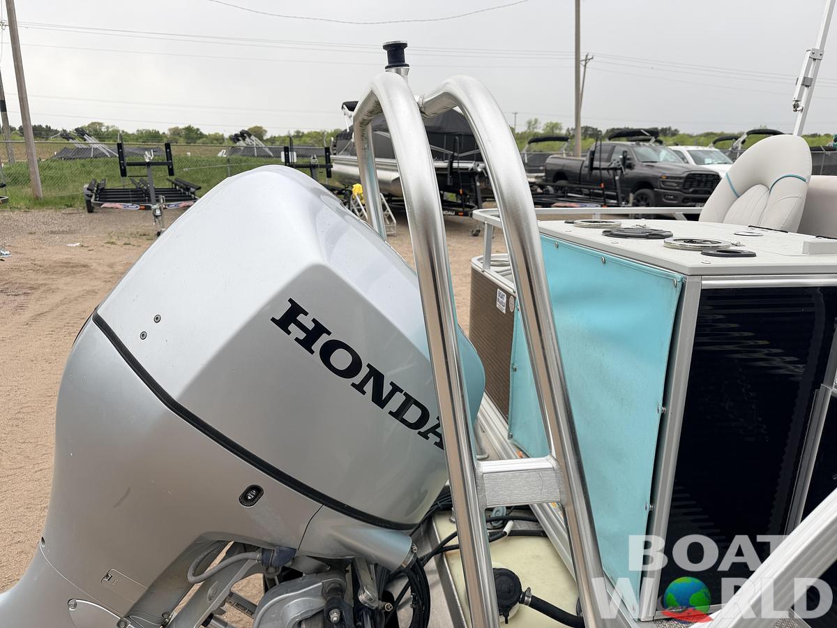 Used 2019 Qwest 822 Fish & Cruise Tritoon & 150HP Honda 4Stroke - $39,995