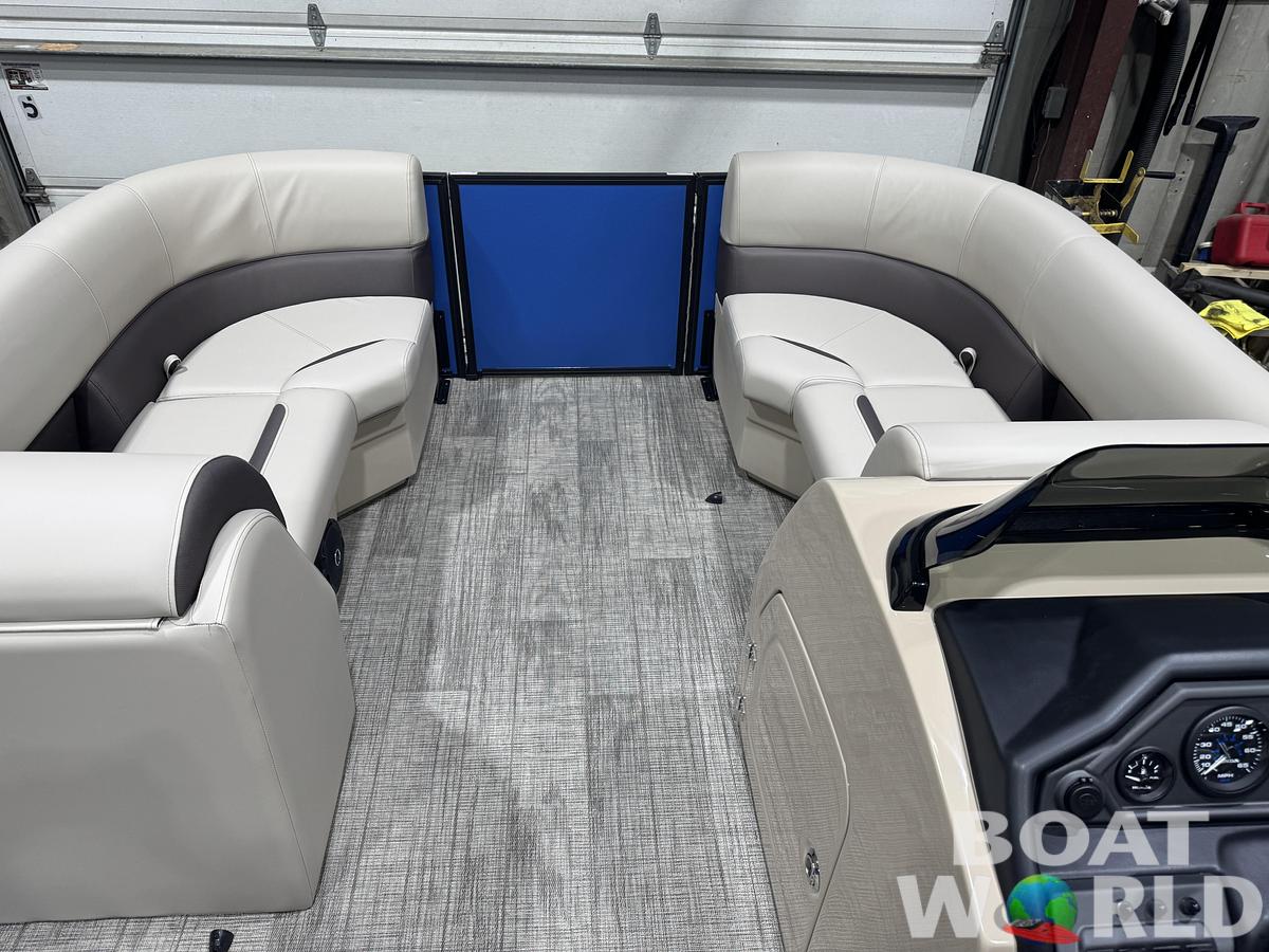 2026 Bentley Pontoons Legacy 220 Navigator Quad Lounge