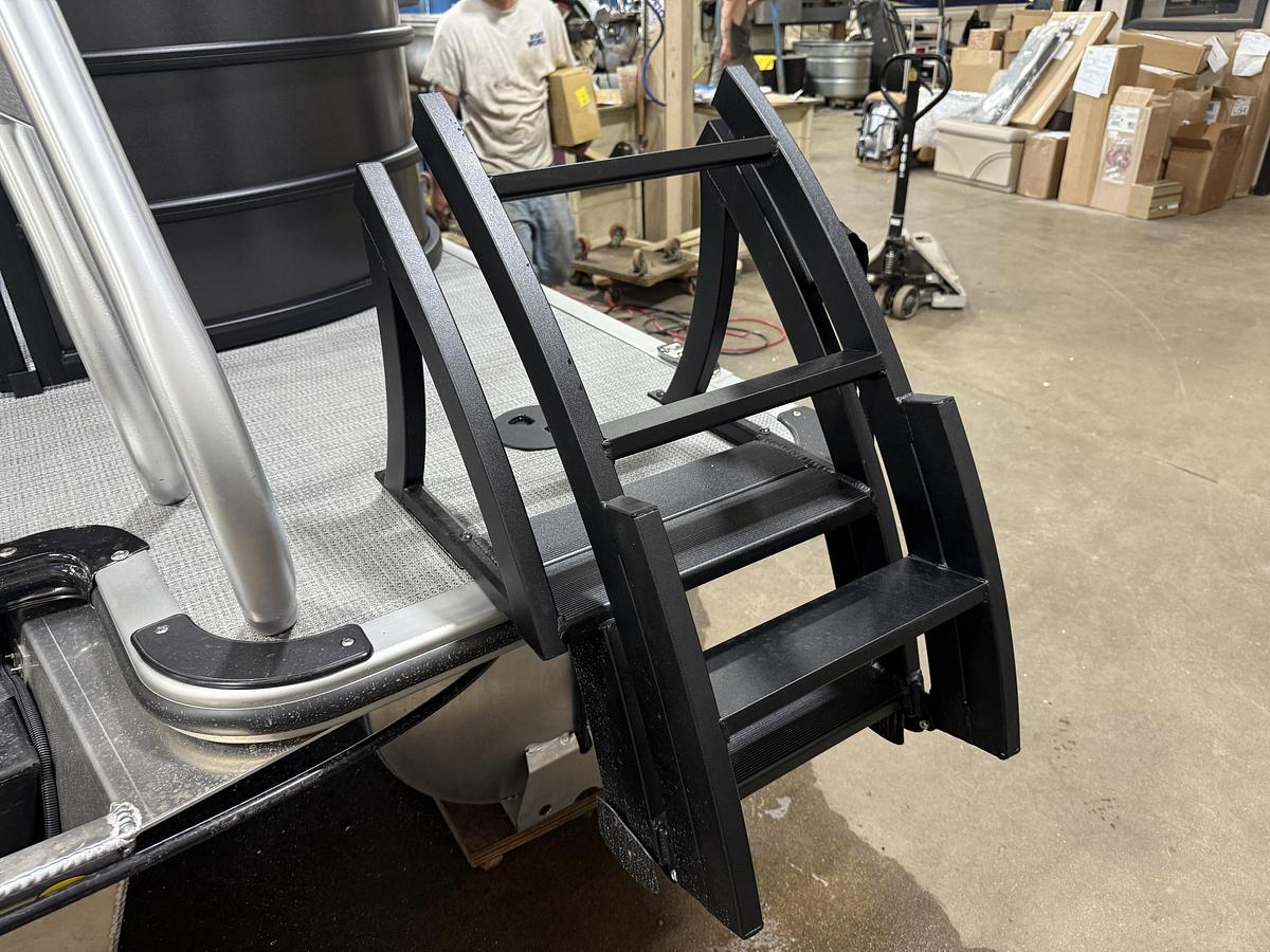 2025 Bentley Pontoons Legacy 220 Navigator Quad Lounge & Honda 4-Stroke EFI