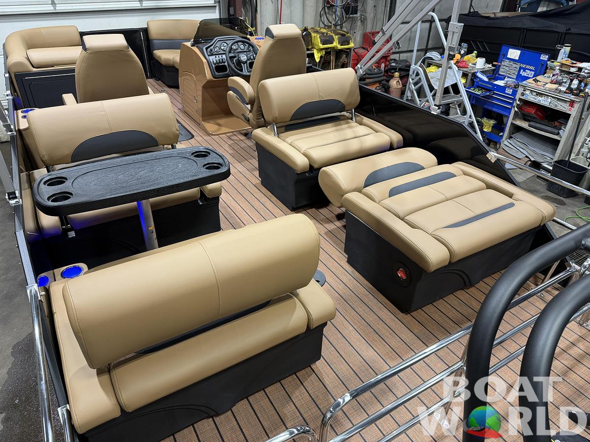 2026 Bentley Pontoons Legacy 223 QSB Swingback Tritoon 