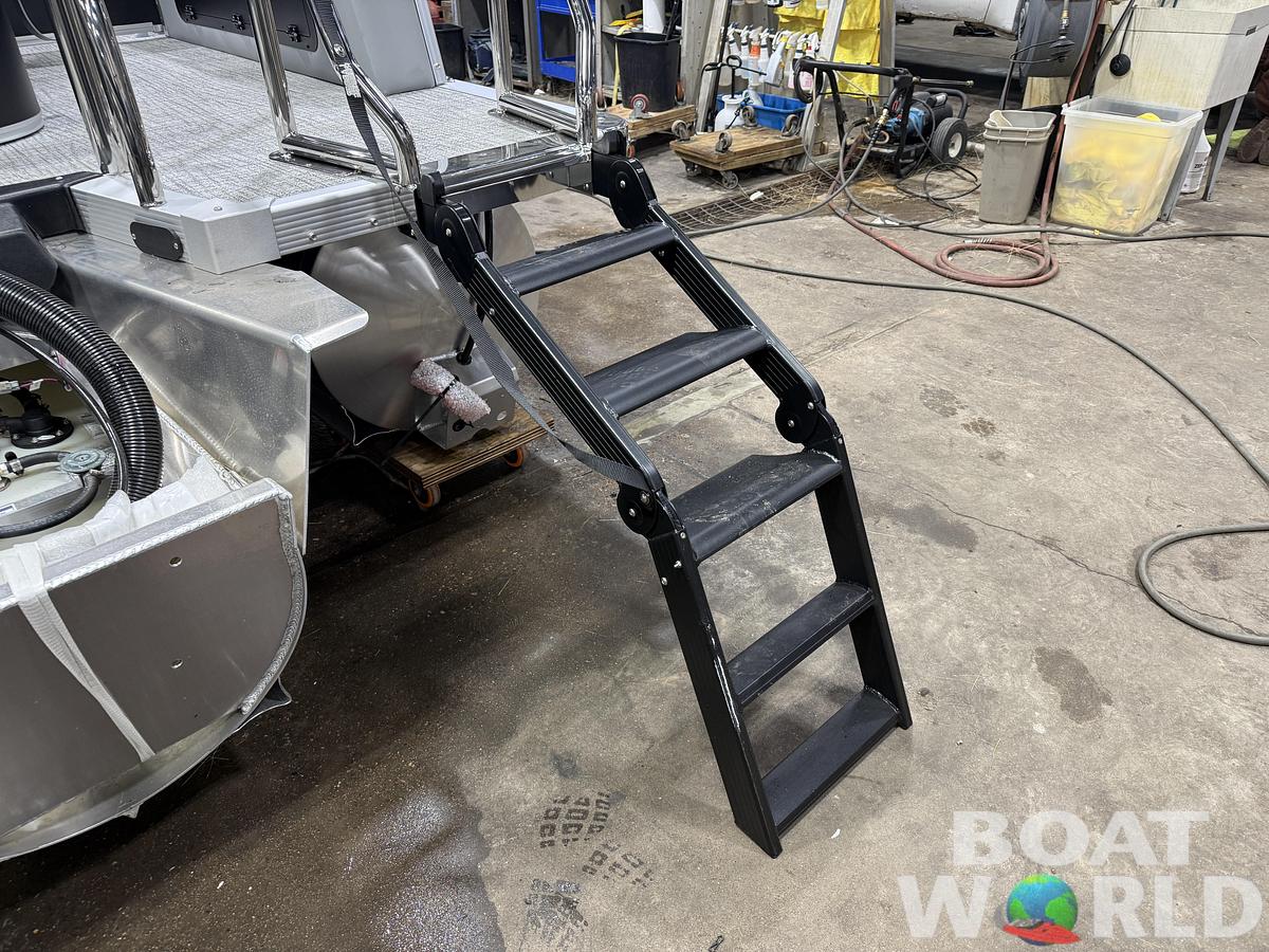 2026 Tahoe Pontoons LTZ 2385 Swingback (VRB) Windshield Tritoon