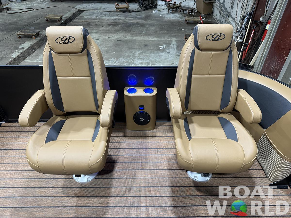 2026 Bentley Pontoons Legacy 223 Navigator DL Quad Lounge Tritoon 