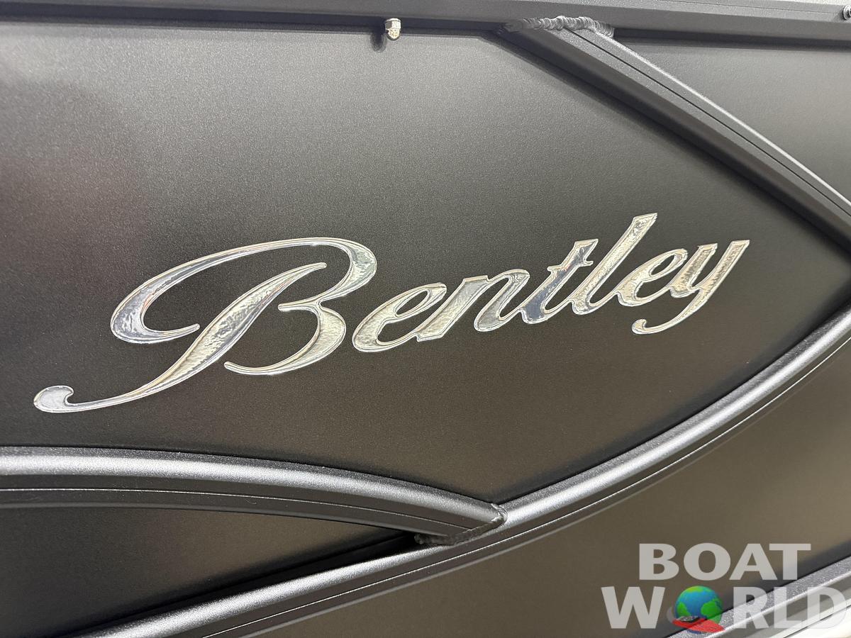 2026 Bentley Pontoons Legacy 220 Swingback 