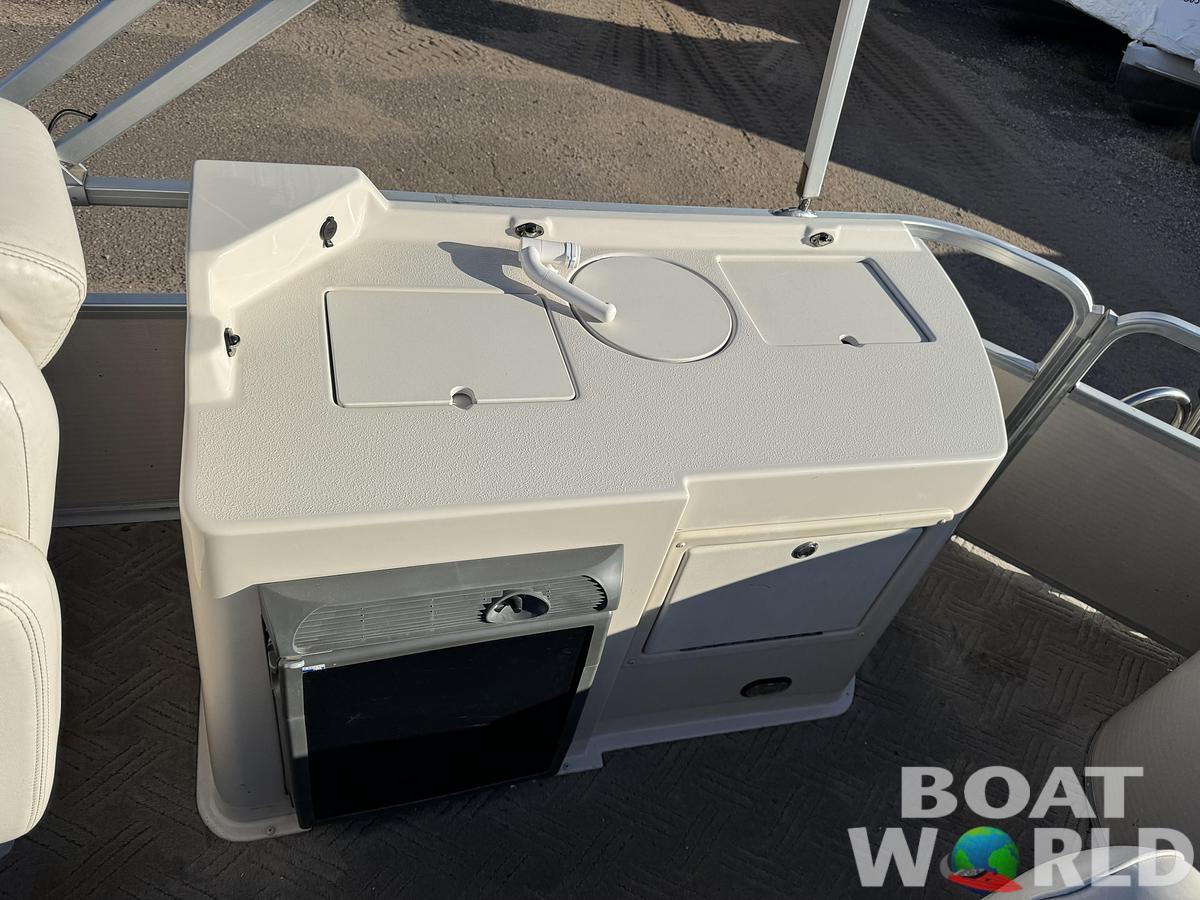 Used 2003 Premier 230 Grand Majestic Tri-toon Pontoon & 200HP Honda 4-Stroke EFI