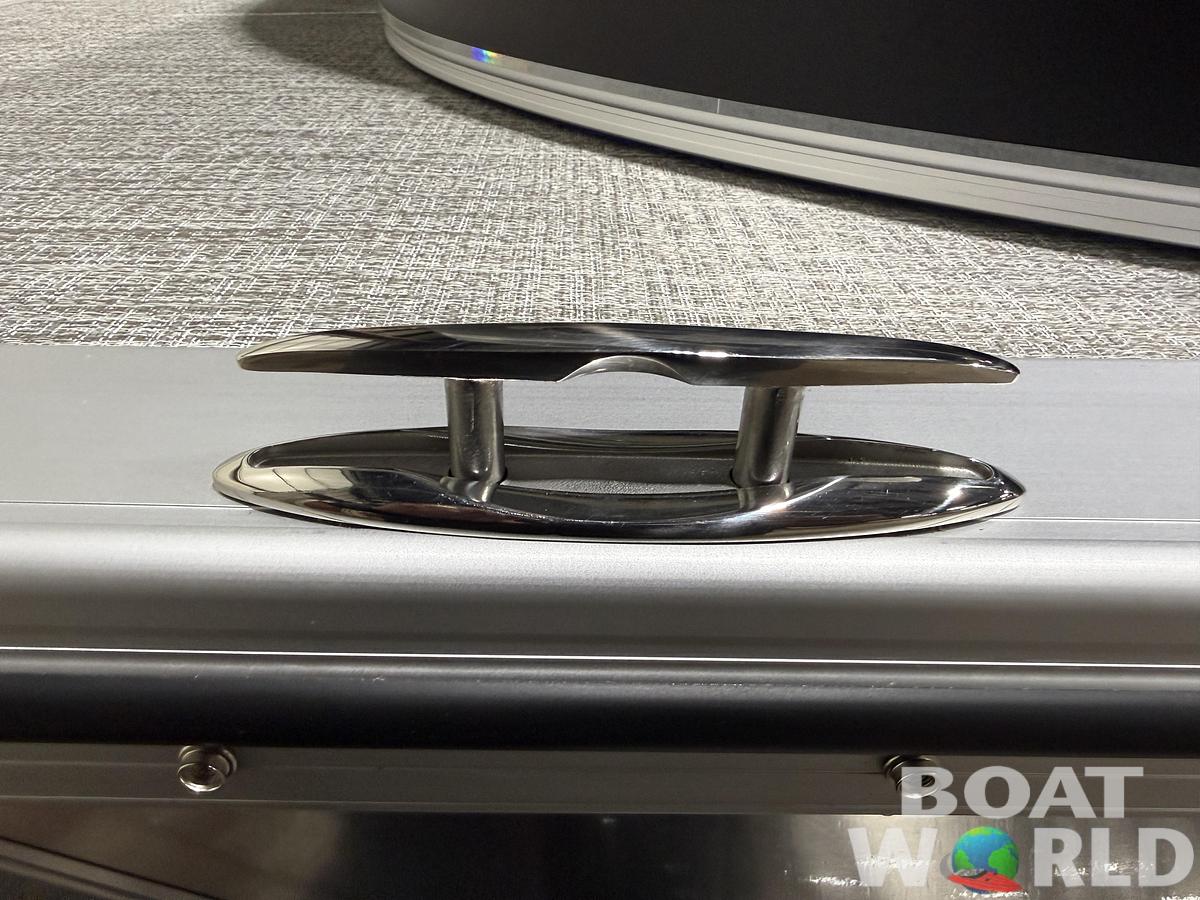 2026 Tahoe Pontoons LTZ 2385 Swingback (VRB) Windshield Tritoon