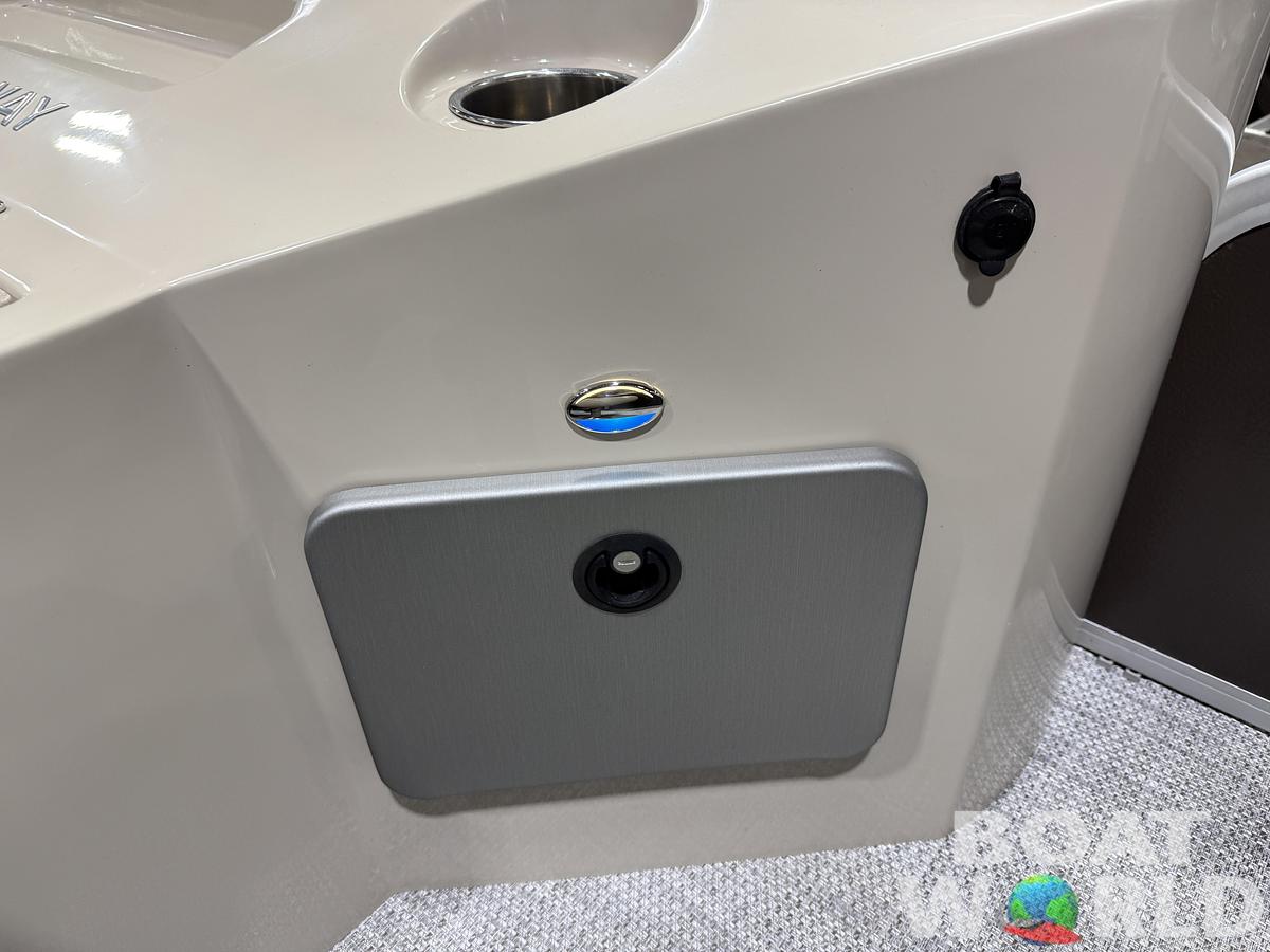 Used 2016 Premier 220 Castaway