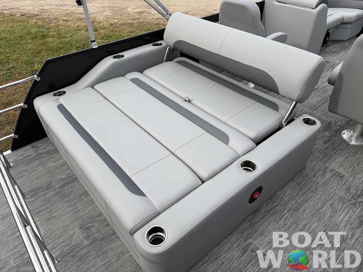 2025 Bentley Pontoons Legacy 200 Swingback
