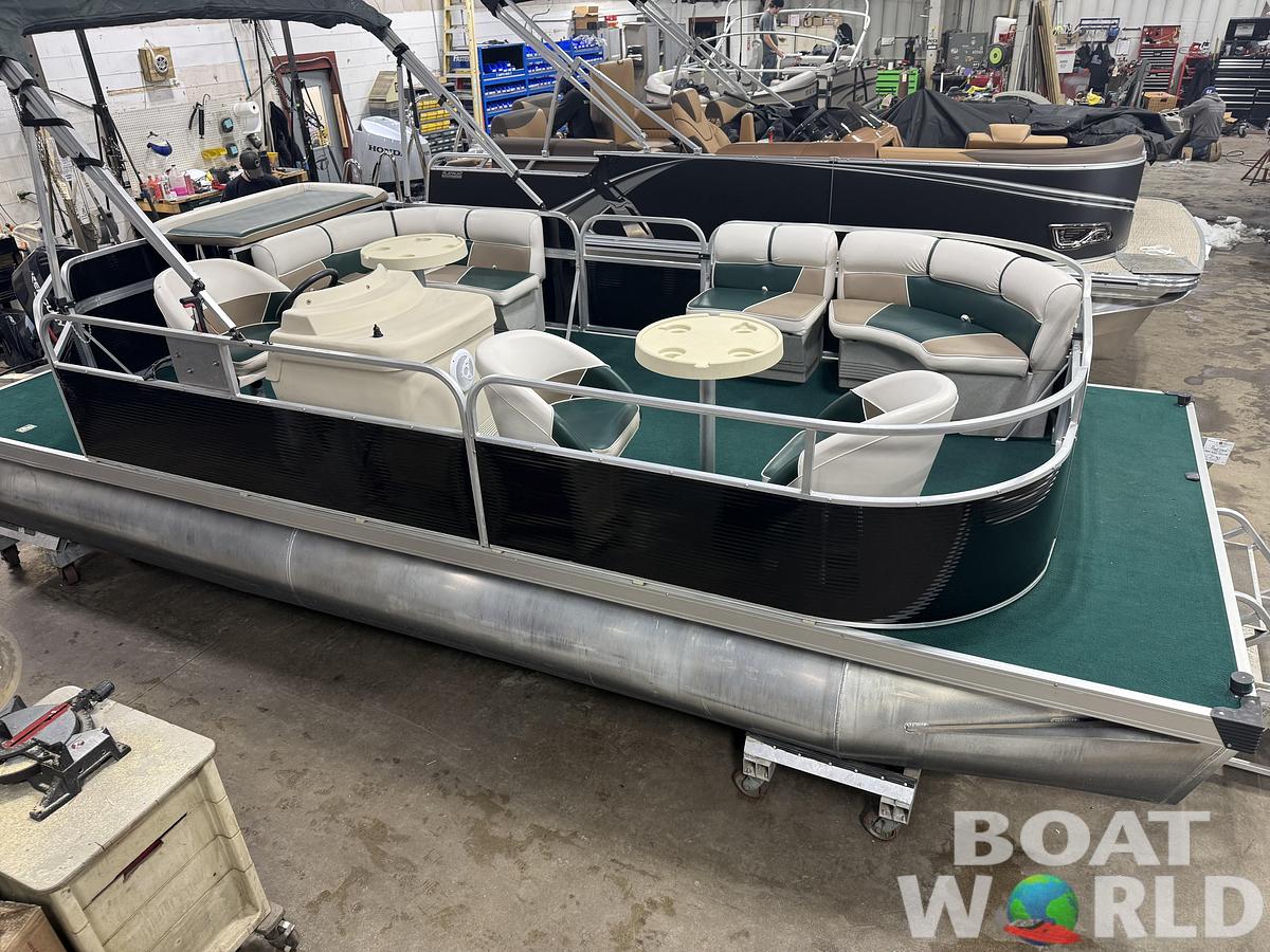 Used 2005 Leisure Island 2021 & 40HP