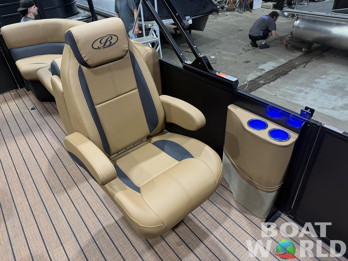 2026 Bentley 300HP Legacy 243 Navigator Tritoon $68995