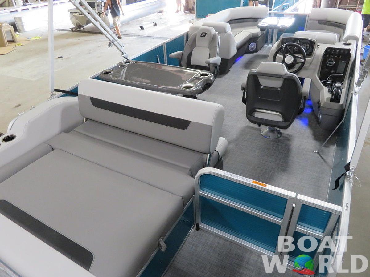 2025 Princecraft Vectra 23 RL SS Swingback Pontoon & Mercury 4-Stroke EFI