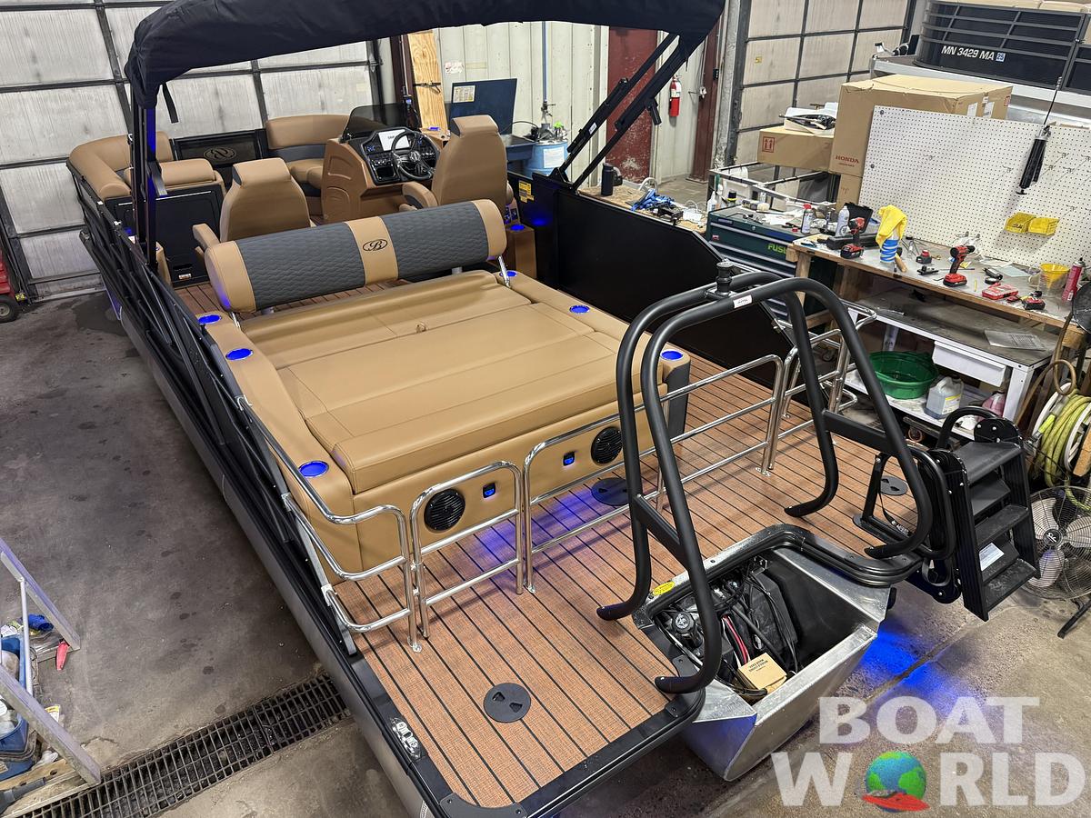 2026 Bentley Pontoons Elite 223 Swingback Tritoon