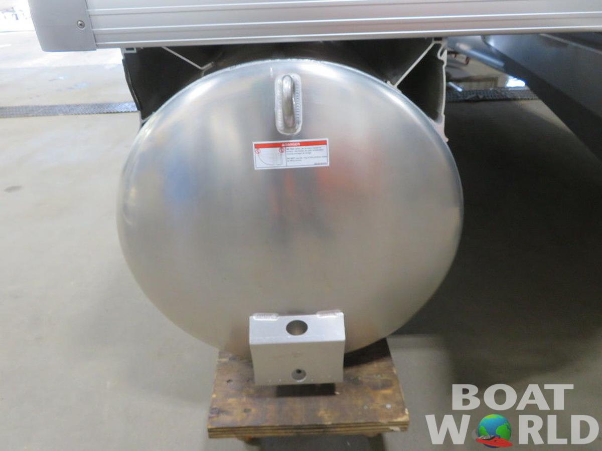 2025 Princecraft Vectra 21 RL Dinette Swingback Pontoon & Mercury 4-Stroke EFI