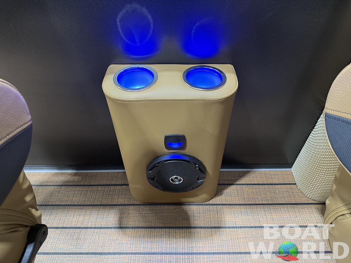 2026 Bentley Pontoons Legacy 223 Navigator DL Quad Lounge Tritoon 