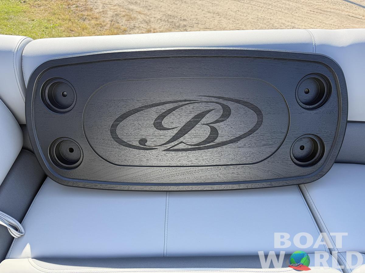 2026 Bentley Pontoons Legacy 220 Navigator Quad Lounge 