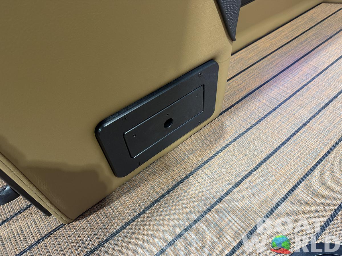 2026 Bentley Pontoons Elite 223 Swingback Tritoon