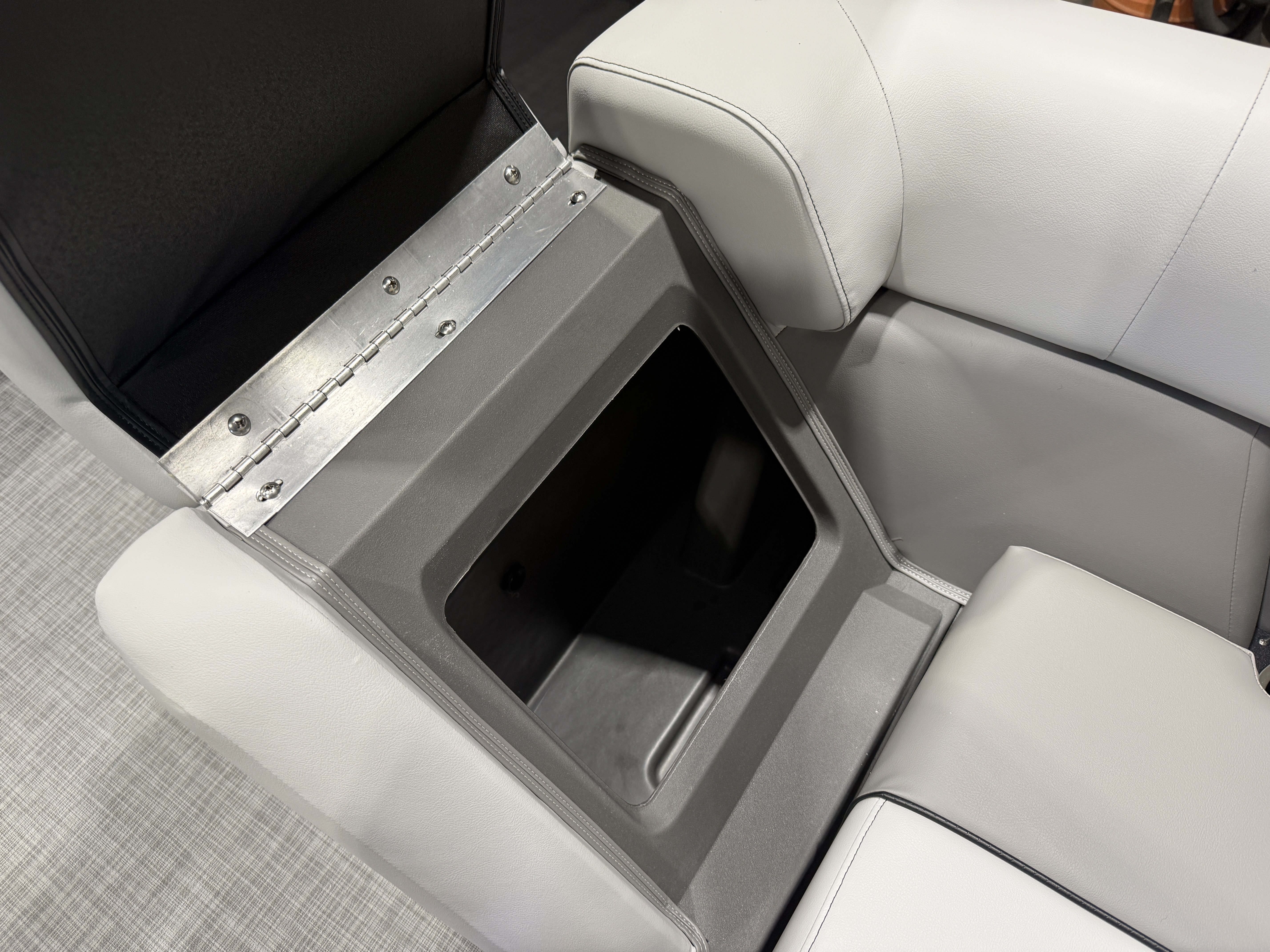 2027 Princecraft Vectra 21 Quad Lounge Pontoon $36995