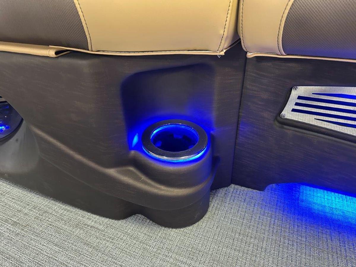 2025 Tahoe Pontoons Cascade 2385 Quad Lounge Shift SS Tritoon & Honda 4-Stroke EFI