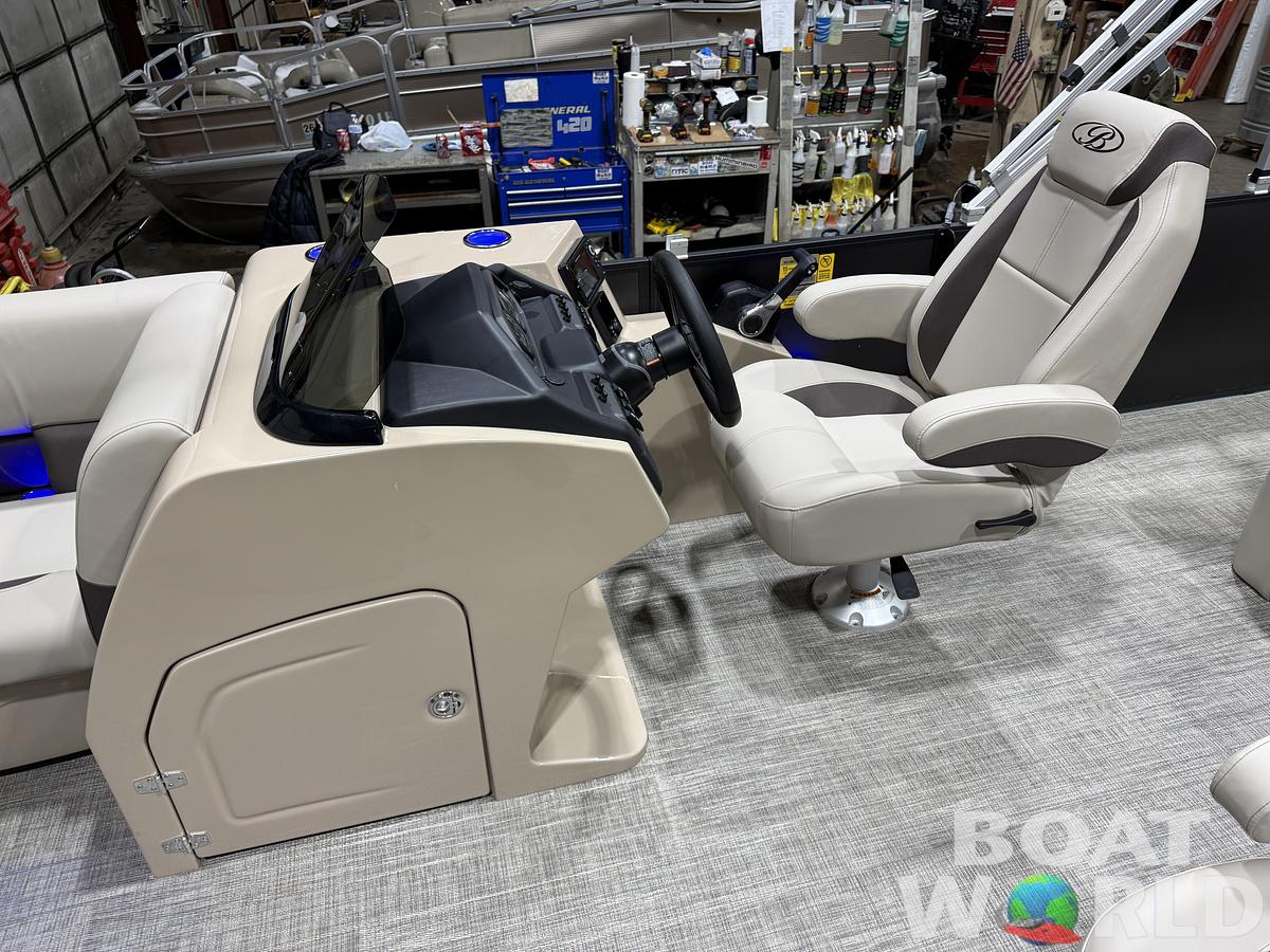 2026 Bentley Pontoons Legacy 220 Swingback 