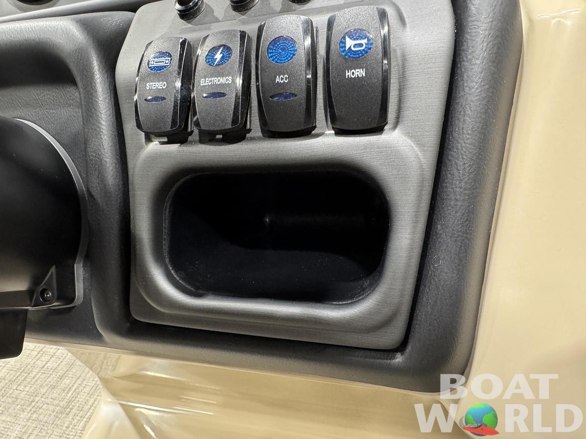 2026 Bentley Pontoons Legacy 220 Navigator Quad Lounge